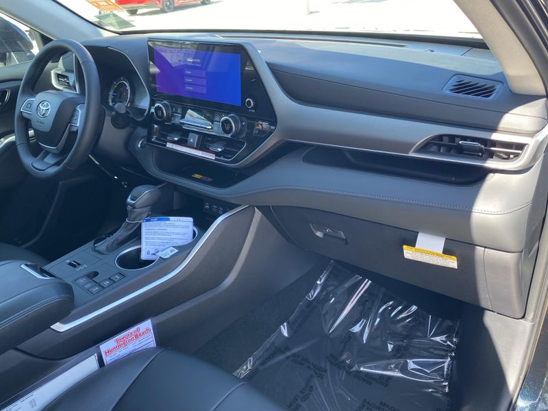 New 2025 Toyota Highlander Image 9