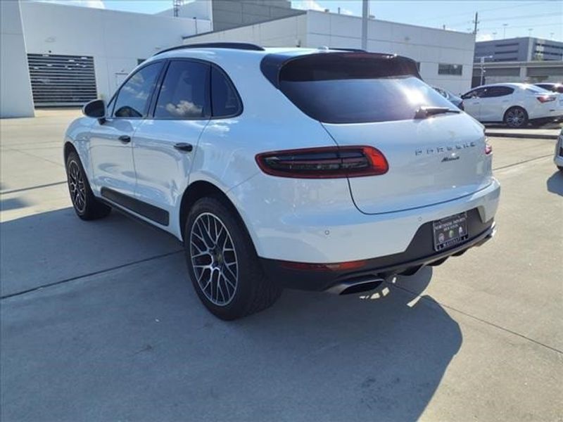 2018 Porsche Macan BaseImage 13