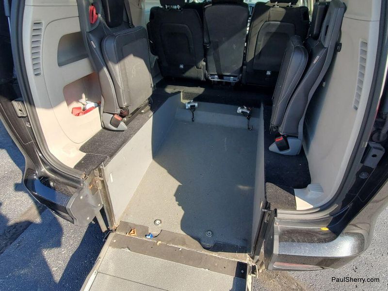 Used 2023 Chrysler Voyager LXImage 21