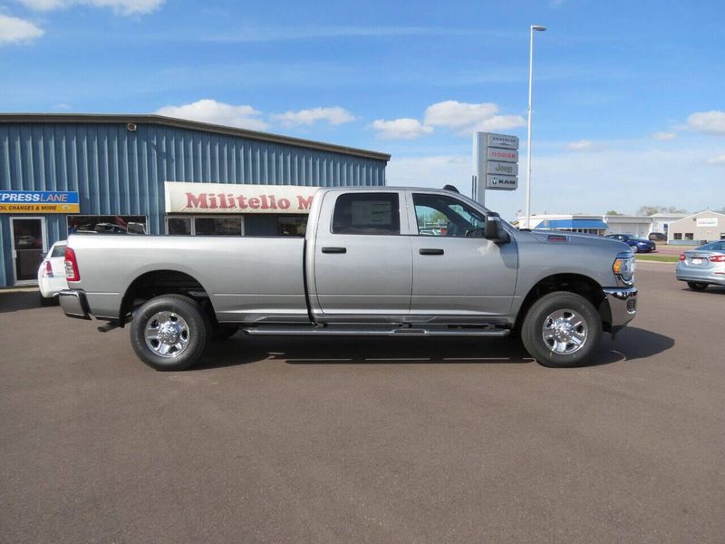 2024 RAM 2500 Tradesman Crew Cab 4x4 8