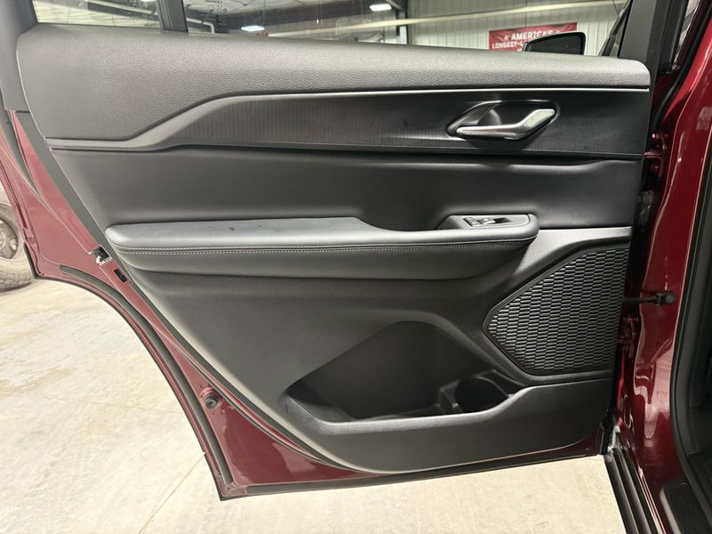 Used 2024 Jeep Grand Cherokee L LaredoImage 21