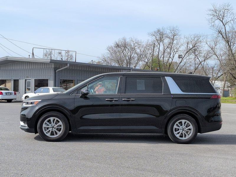 2024 Kia Carnival LXImage 6