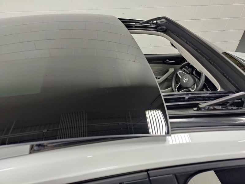 Used 2024 Volkswagen Jetta SE w/SunroofImage 5