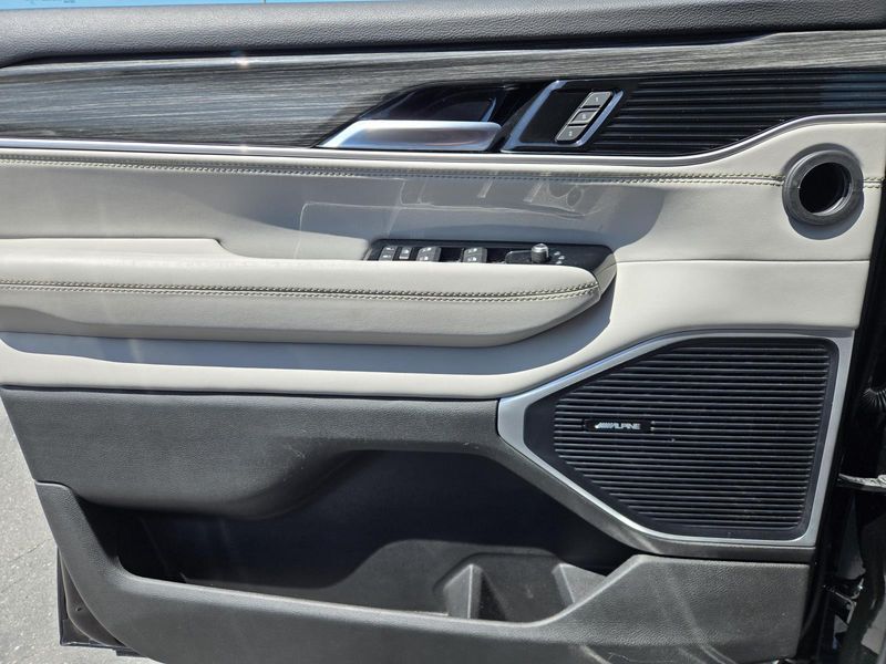 2022 Jeep Wagoneer Series II 4x2