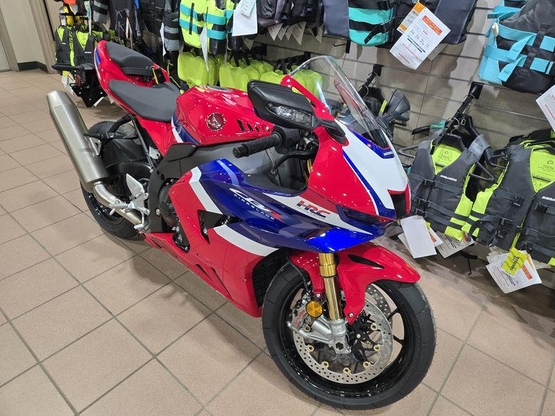 2025 Honda CBR1000RRR FIREBLADE SP GRAND PRIX REDImage 3