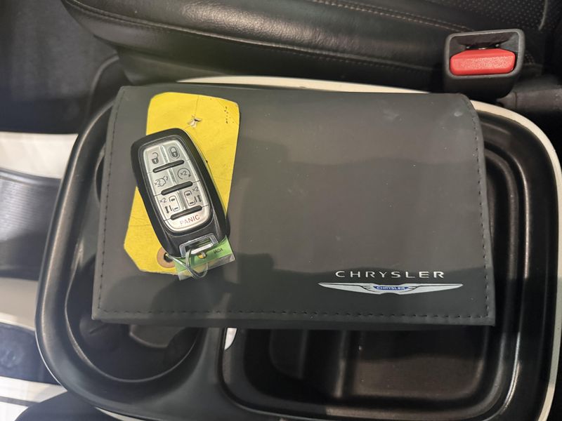 Used 2018 Chrysler Pacifica Touring LImage 21