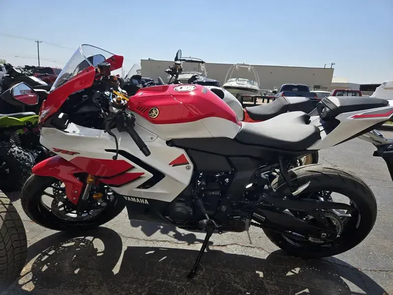 NEW 2026 YAMAHA YZF-R7 70TH ANNIVERSARY EDITION Image 3
