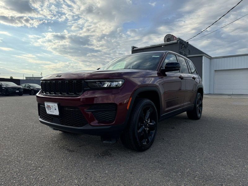 2024 Jeep Grand Cherokee Altitude XImage 4