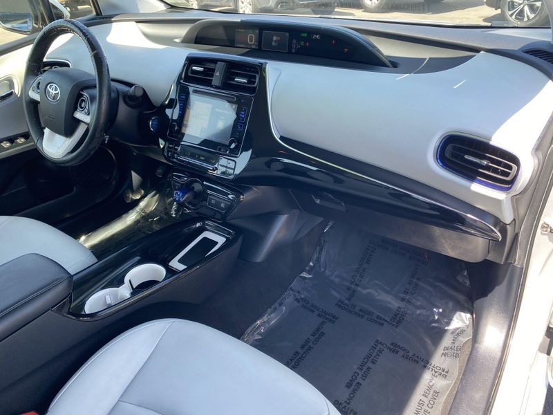 2016 Toyota Prius Three TouringImage 11