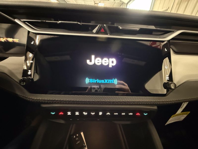 New 2026 Jeep Cherokee Limited 4x4Image 25