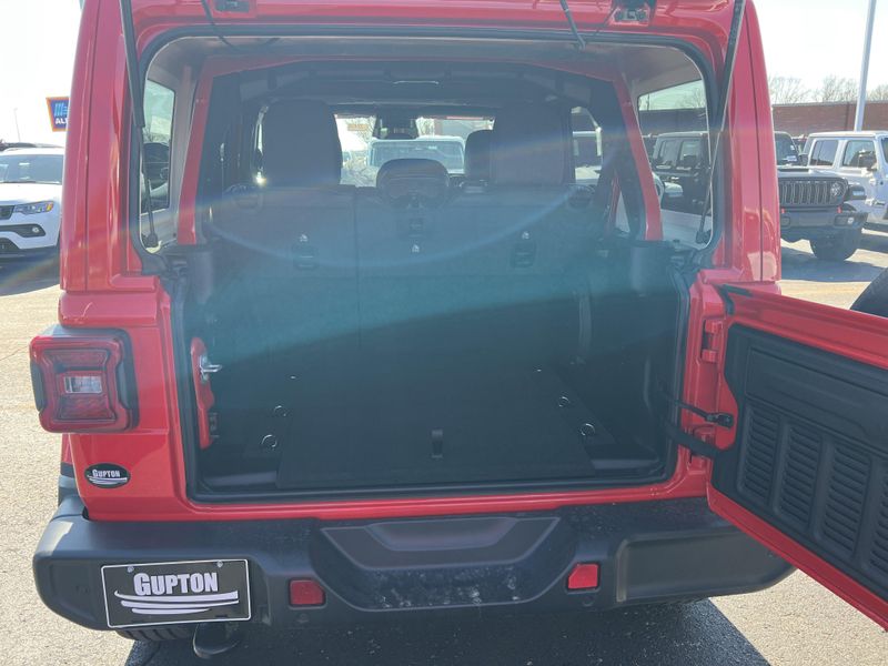 New 2026 Jeep Wrangler 4-door SaharaImage 20