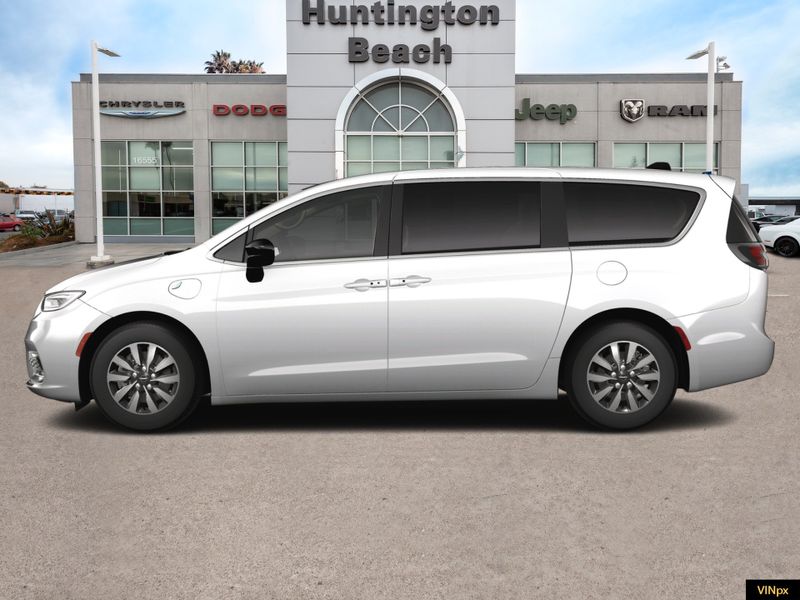 2024 Chrysler Pacifica Hybrid SelectImage 3