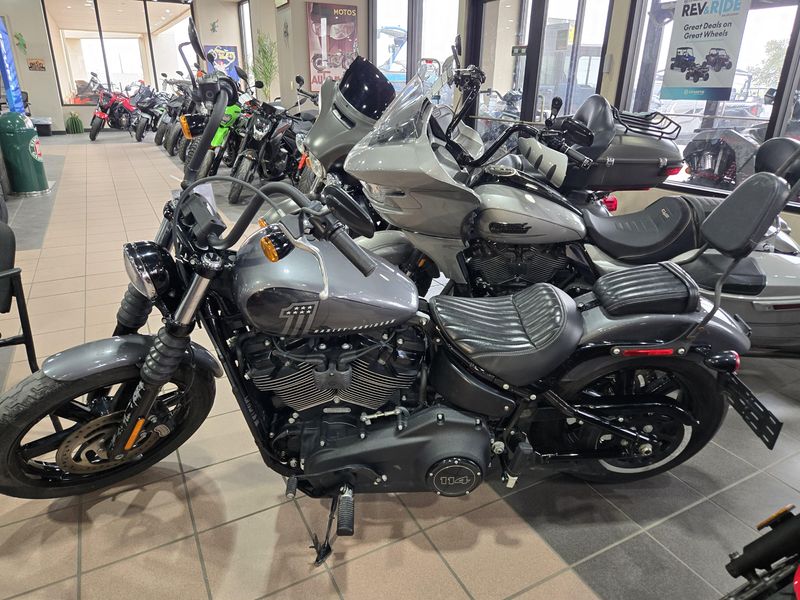 2022 HARLEY SOFTAIL STREET BOB 114 Image 2