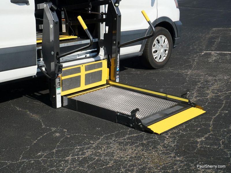 2022 Ford Transit Wagon XLImage 2