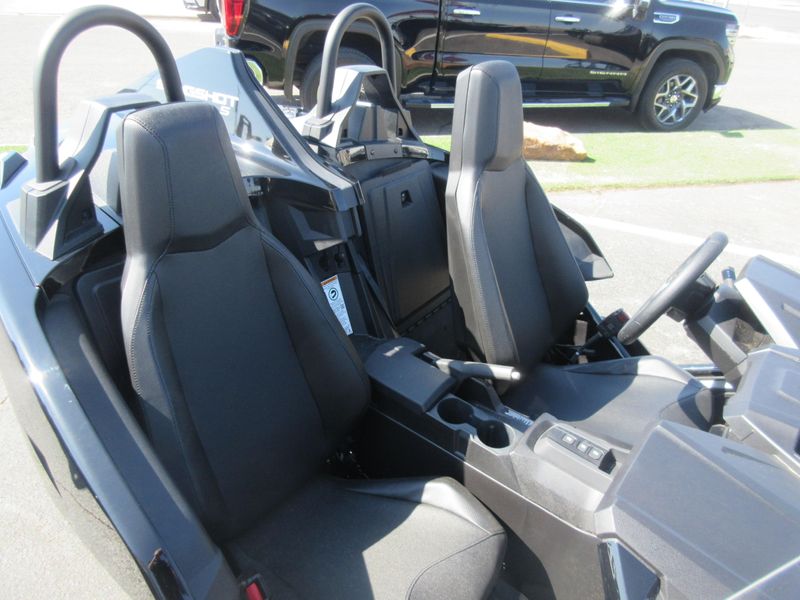 NEW 2026 POLARIS SLINGSHOT S AUTODRIVE Image 10