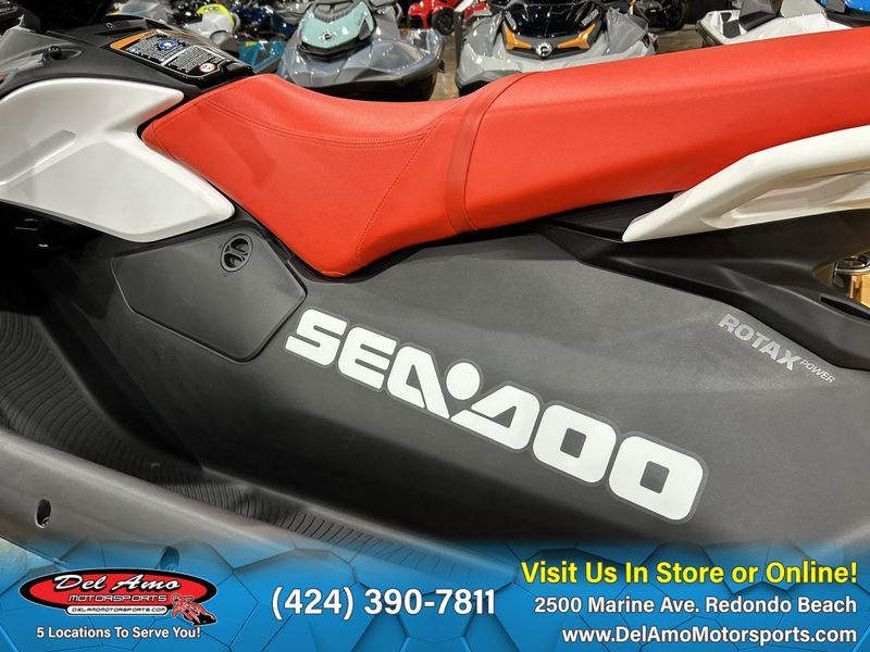 2024 Sea-Doo SPARK FOR 3 (SOUND SYSTEM) Image 13