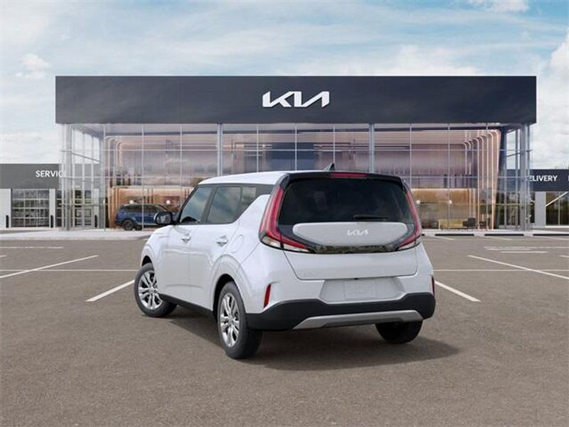 2025 Kia Soul LXImage 4