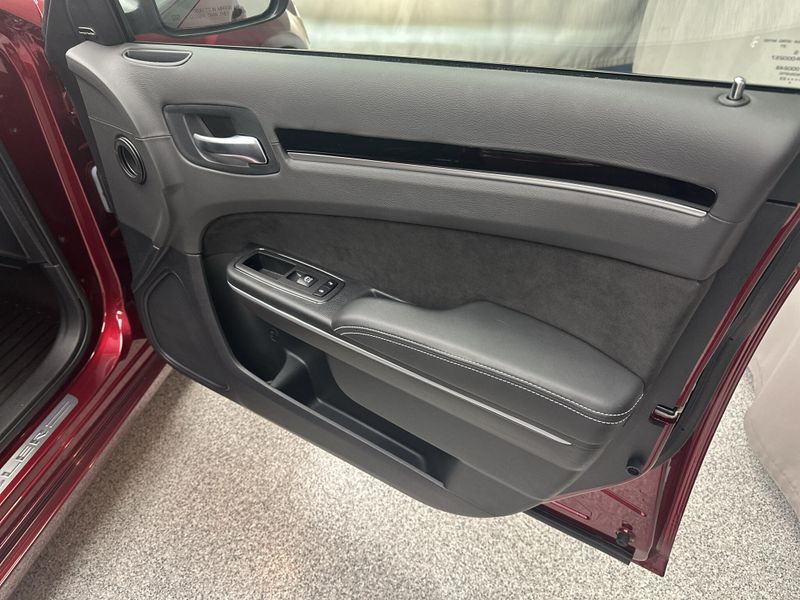 Used 2023 Chrysler 300C 300CImage 17