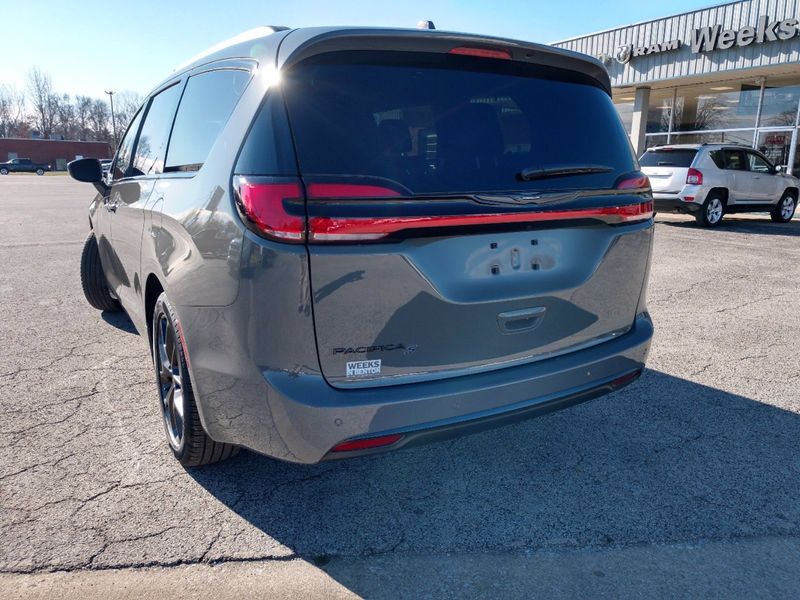 2022 CHRYSLER Pacifica Touring LImage 6