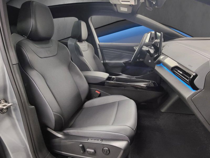 Used 2023 Volkswagen ID.4 Pro S AWD Long Range w/Glass RoofImage 5