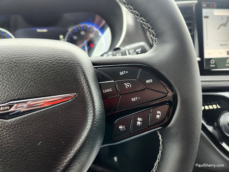 New 2026 Chrysler Pacifica Select