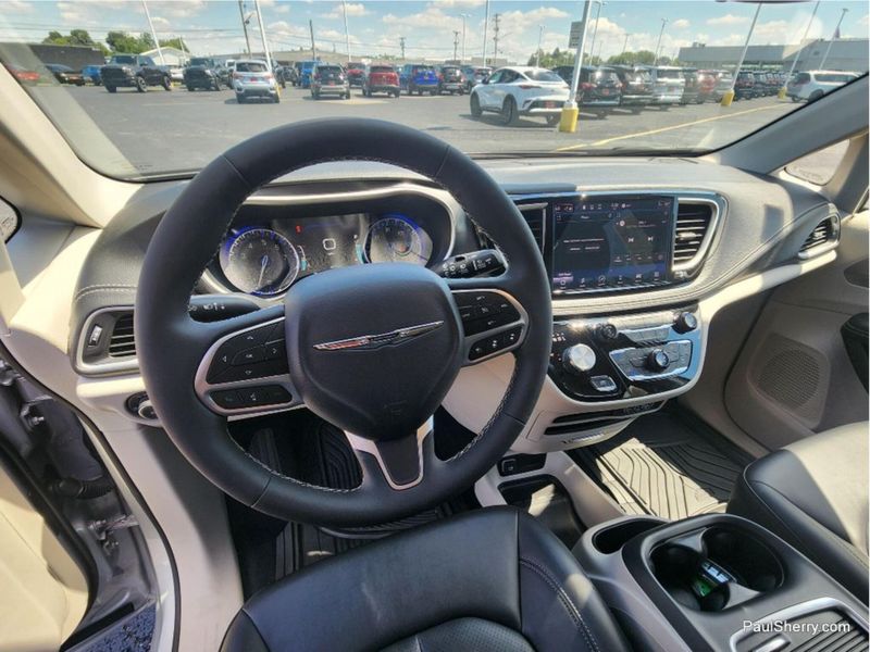 Used 2024 Chrysler Pacifica Touring L
