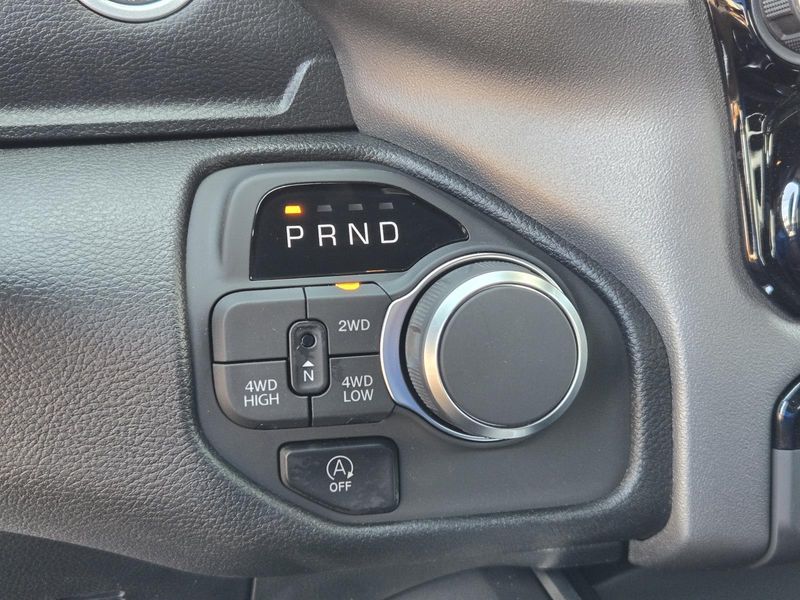 New 2026 RAM 1500 Express Crew Cab 4x4 5'7' Box