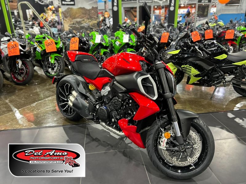 New 2025 Ducati DIAVEL V4 Image 1