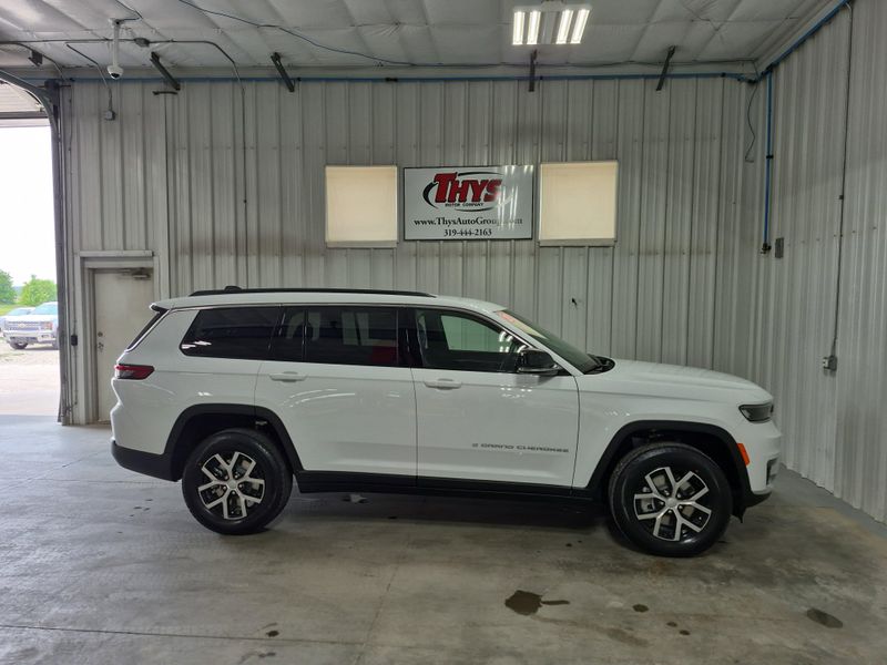 2025 Jeep Grand Cherokee L Limited 4x4Image 1