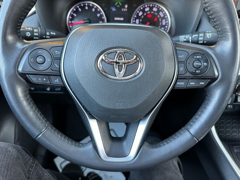 2019 Toyota RAV4 XLEImage 3