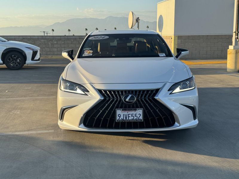 Used 2024 Lexus ES 350Image 3