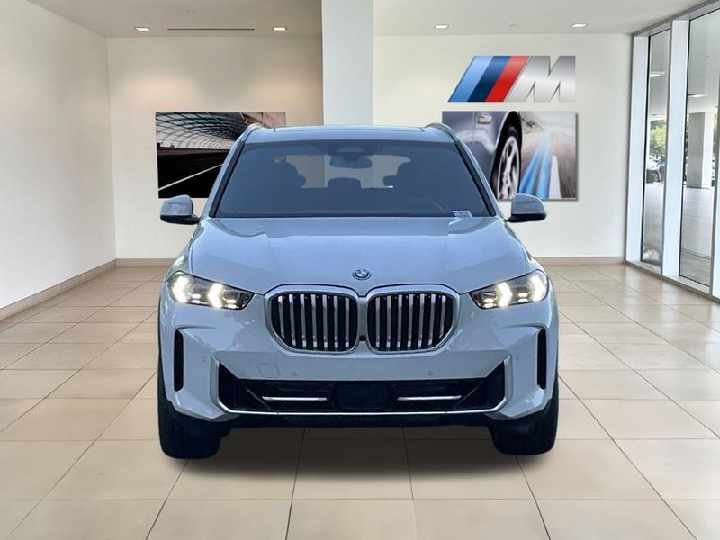 2025 BMW X5 xDrive50eImage 4