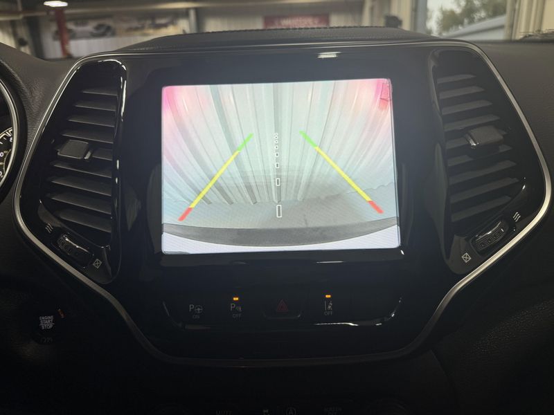 Used 2022 Jeep Cherokee LimitedImage 12