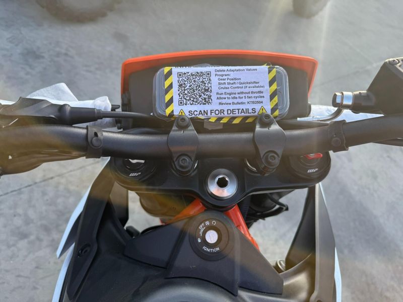 New 2025 KTM 390 SMC R Image 21