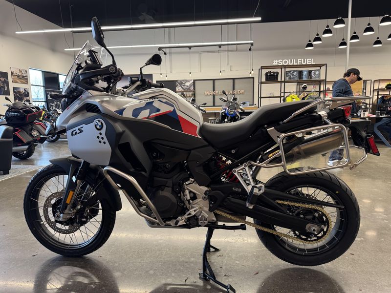 2025 BMW F 900 GS Adventure - WHITE ALUMINUM METALLIC MATTE 