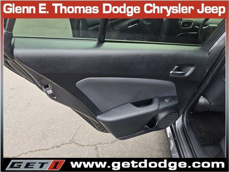 2021 Toyota RAV4 XLE photo 24