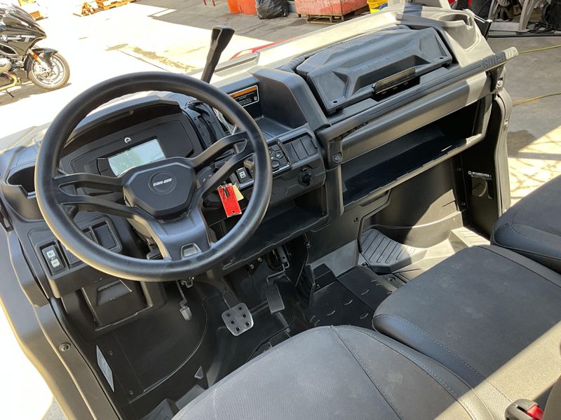 2024 Can-Am DEFENDER XT 64 HD10 Image 7