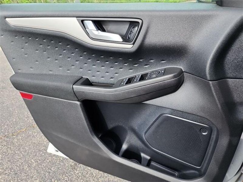 2020 Ford Escape SEImage 23