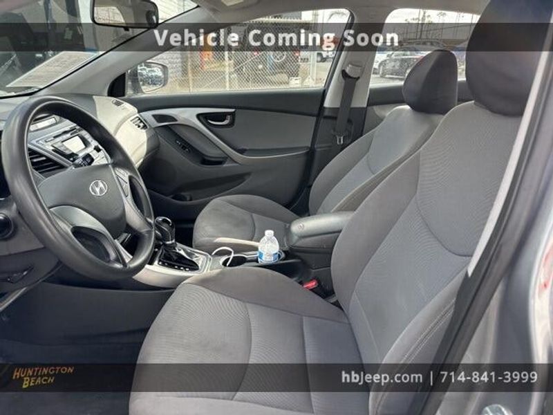 2016 Hyundai Elantra SEImage 8