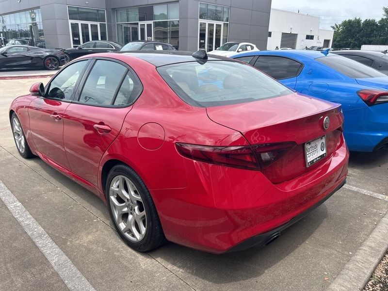 2022 Alfa Romeo Giulia TiImage 4