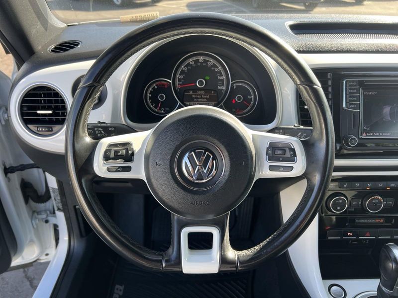 2017 Volkswagen Beetle Convertible 1.8T SELImage 10