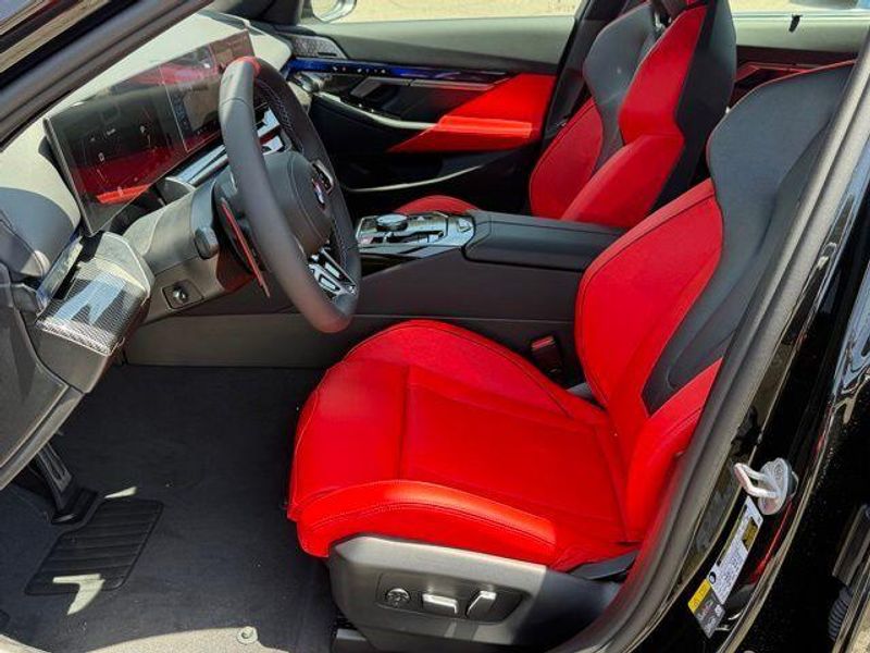 New 2026 BMW M5 BaseImage 17