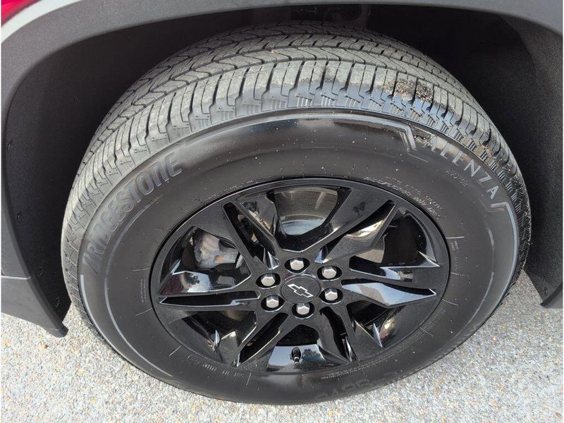 Used 2023 Chevrolet Traverse LT ClothImage 8