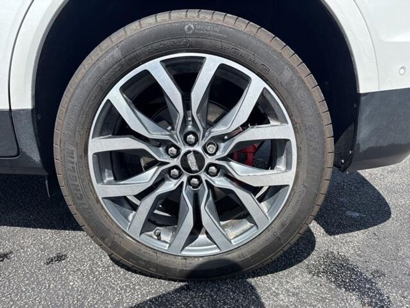 2023 Cadillac XT5 Sport photo 9