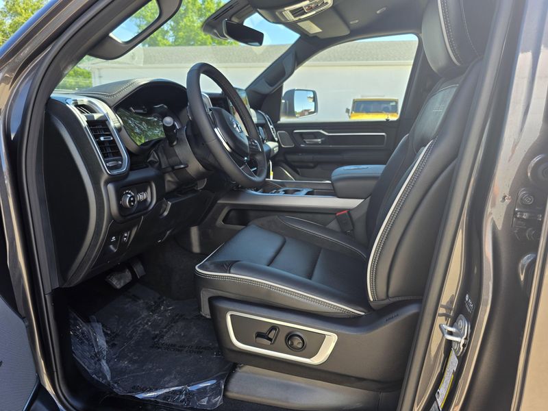 New 2025 RAM 1500 LaramieImage 10