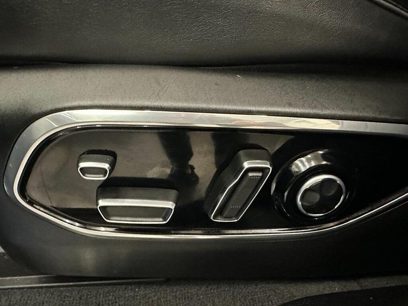 2021 Jeep Grand Cherokee Overland photo 16