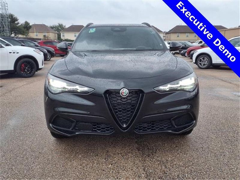 2025 Alfa Romeo Stelvio Image 4