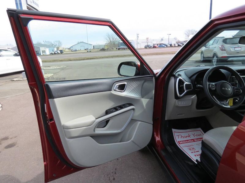 2023 Kia Soul LX 4dr CrossoverImage 9