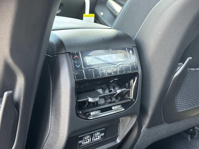 New 2026 Jeep Grand Cherokee L Laredo 4x2