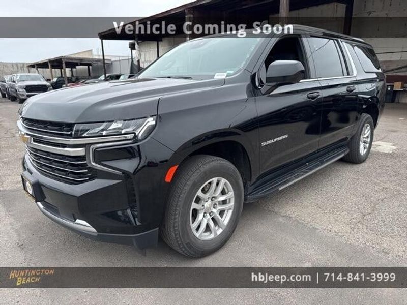 2023 Chevrolet Suburban LTImage 1